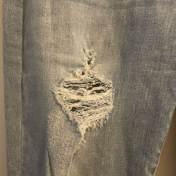 Judy Blue NWT Distressed Skinny Fit Jean Light Blue Size 32 - Picture 5 of 16